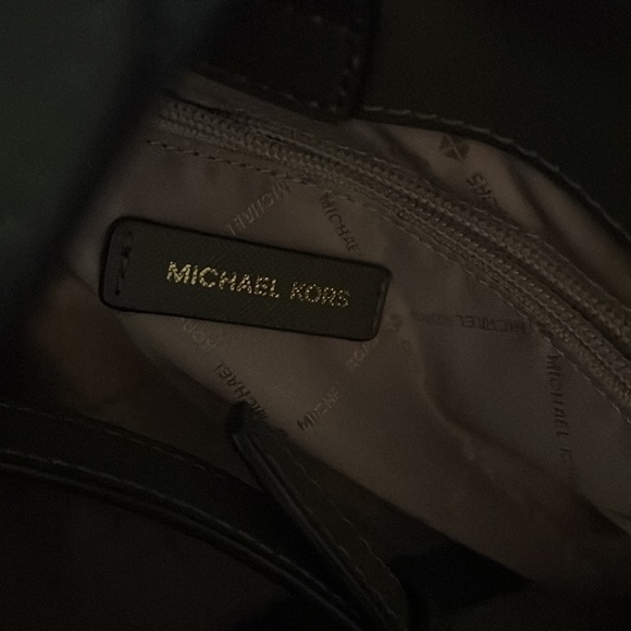 Michael kors satchel - Picture 3 of 4
